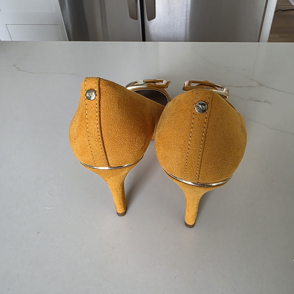 Jones New York Mustard Yellow Heels - Picture 3 of 4